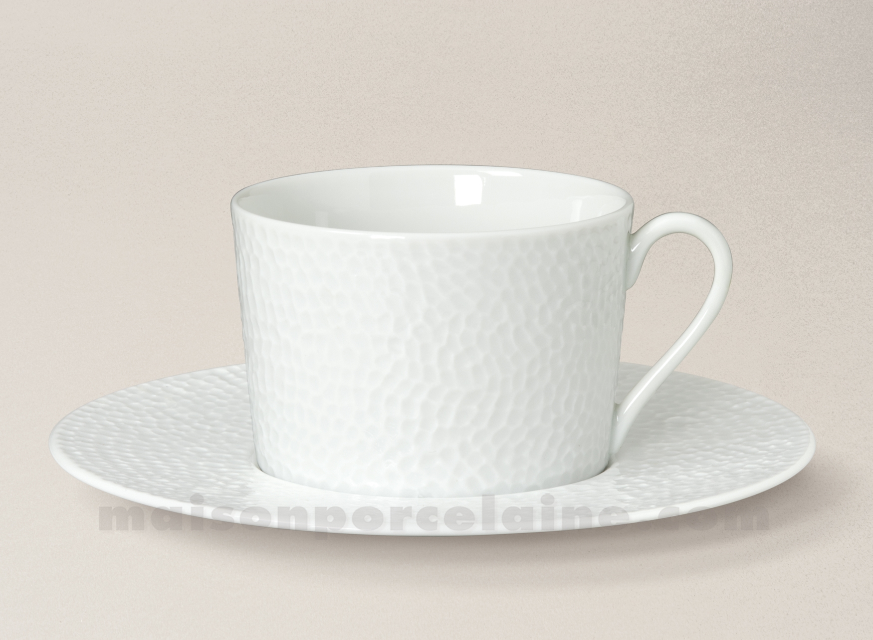 tasse à thé avec soucoupe 35cl en porcelaine, une ligne très raffinée