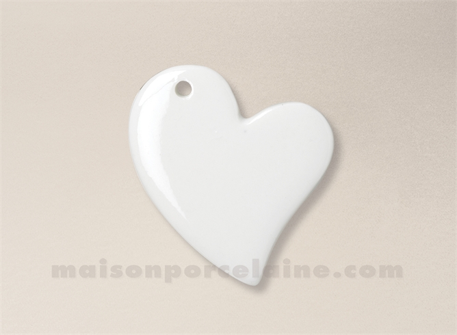 PENDENTIF/MEDAILLON PORCELAINE BLANCHE A PEINDRE COEUR ASYMETRIQUE 5,4X6,2