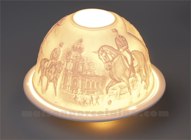 PHOTOPHORE LITHOPHANIE BISCUIT DE PORCELAINE PROMENADE A CHEVAL