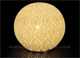 LAMPE BISCUIT PORCELAINE - BOULE DENTELLE D21